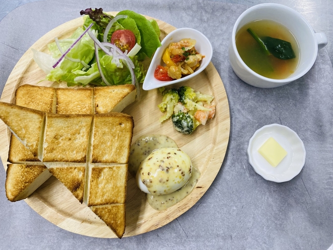 リバーサイド最上階のお部屋　【朝食付き】シェフの気まぐれデリカフェワンプレートモーニングセットプラン